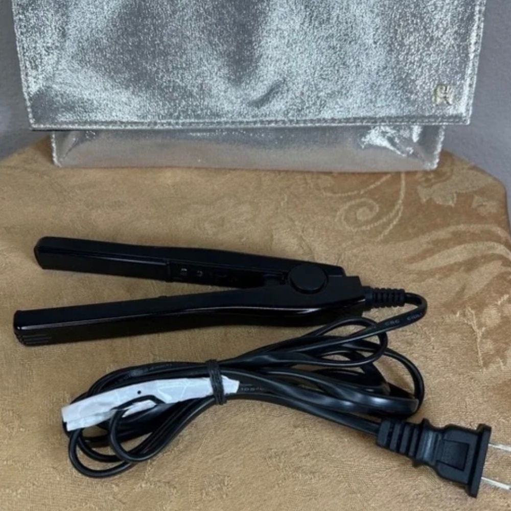 Victoria’s Secret Mini/Travel Hair Straightener Flat Iron with Heat Safe Case
